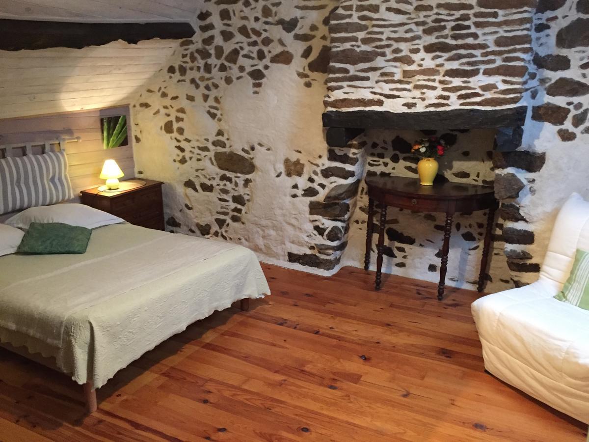 Gites Au Clos Du Lit Saint-Aaron Exterior foto